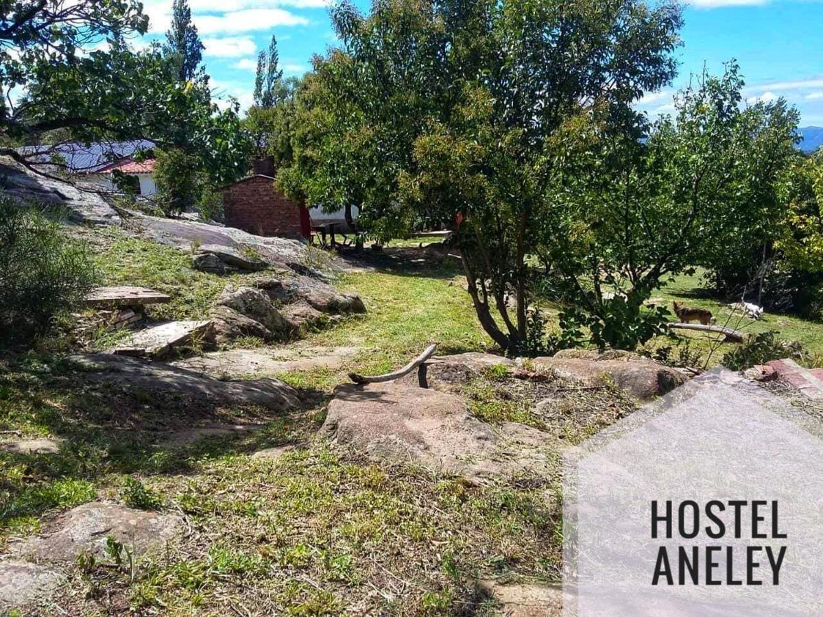 Hostel Aneley Tanti Bagian luar foto