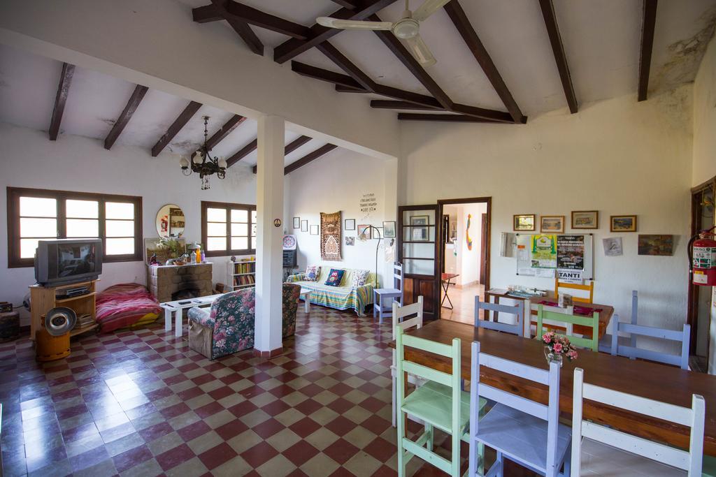 Hostel Aneley Tanti Bagian luar foto