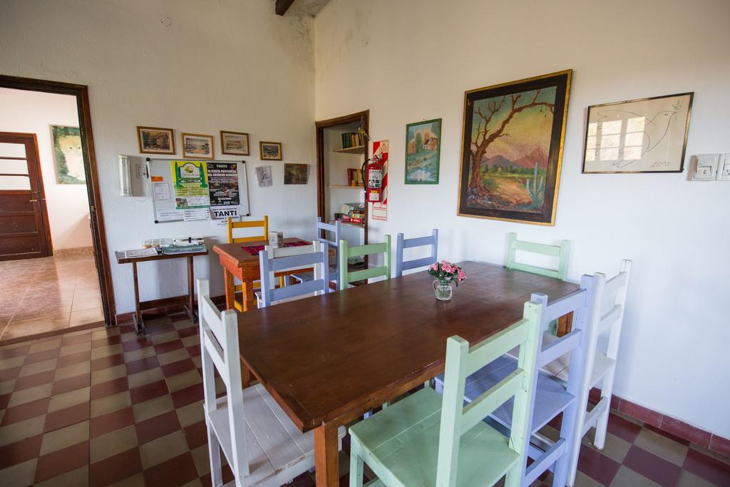 Hostel Aneley Tanti Bagian luar foto